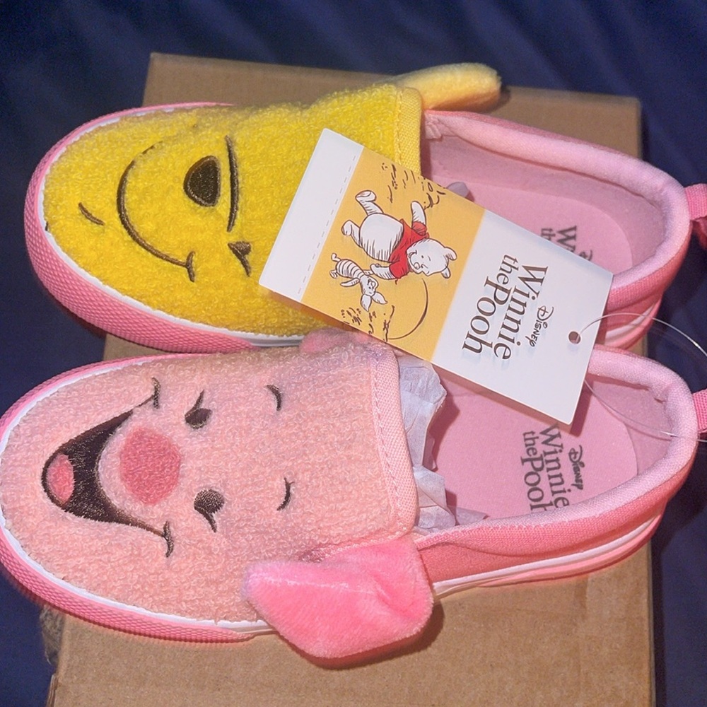 Girls Winnie the Pooh sneakers NWT - Picture 5 of 5